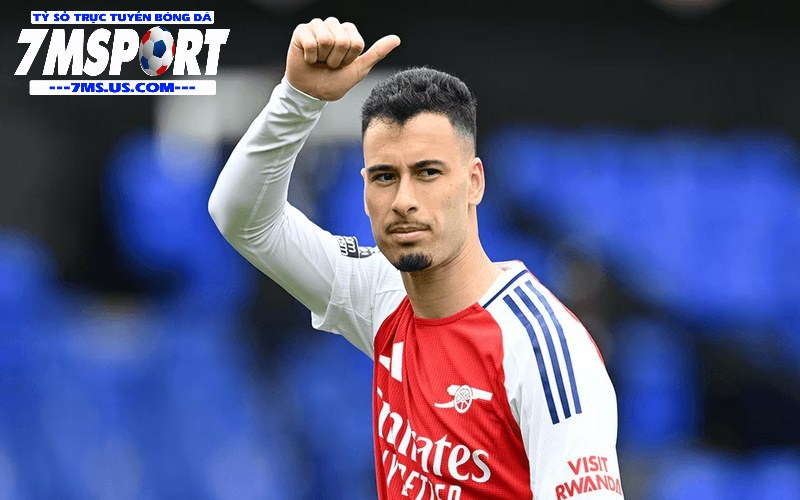 Gabriel Martinelli cầu thủ chuyên nghiệp kiểm soát và chuyền bóng chính xác